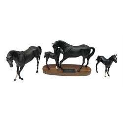 Beswick Black Beauty and Foal figure group on wooden plinth (A/F), together with matte black Beswick horse and foal figures, largest H21cm