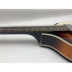 Hofner B-Bass Hi-Series electric bass guitar with sunburst finish L110cm; in Thomann fitted case