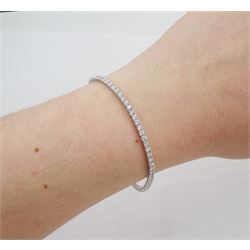 18ct white gold round brilliant cut diamond bracelet, stamped, total diamond weight approx 3.00 carat
