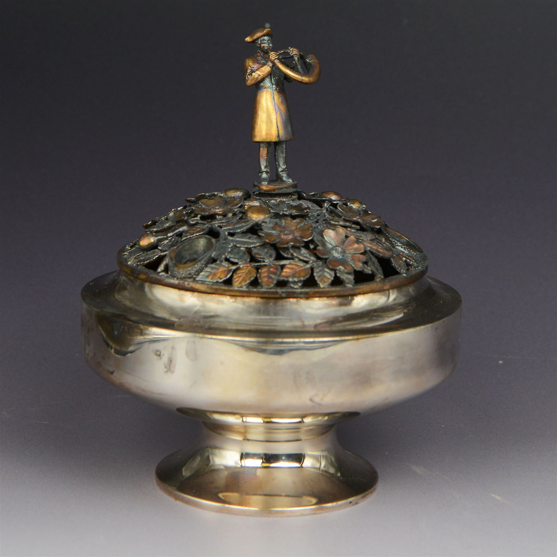 Modern limited edition silver centrepiece 'The Ripon Centrepiece', designed by Hector Miller for Aurum, the plain circular bowl with removable pierced parcel gilt lid, decorated in relief with flowers and foliage, the finial modelled as a hornblower, limited edition no. 41/150, hallmarked Hector Miller, London 1986, H15cm, boxed with certificate