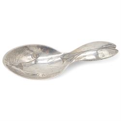 Arts and Crafts silver rabbit caddy spoon, the face engraved to the hammered oval bowl, with the handle formed as the rabbit's ears, hallmarked Henry George Murphy, London 1934, with Murphy's Falcon stamp, L10cm