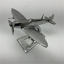 Set of three aluminium planes with rotating propellers, tallest H18cm