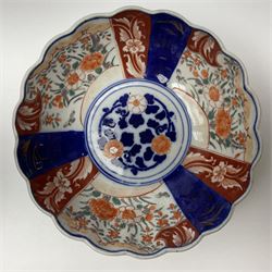 Japanese imari pattern jar and cover of globular form, together with imari bowl, jar H23cm