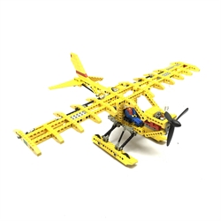 Lego - Set 8855 Prop Plane Technic (from Airport) 1988. Assembled complete with no instructions or box.