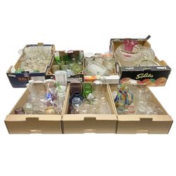 Large collection of glassware to include