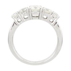18ct white gold diamond ring, five graduating round brilliant cut diamonds, in a four claw setting, hallmarked, total diamond weight 1.15 carat, with World Gemological Institute report