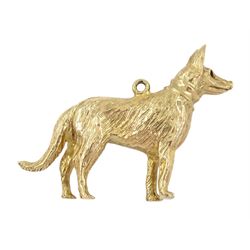 9ct gold Alsatian dog pendant/charm, hallmarked