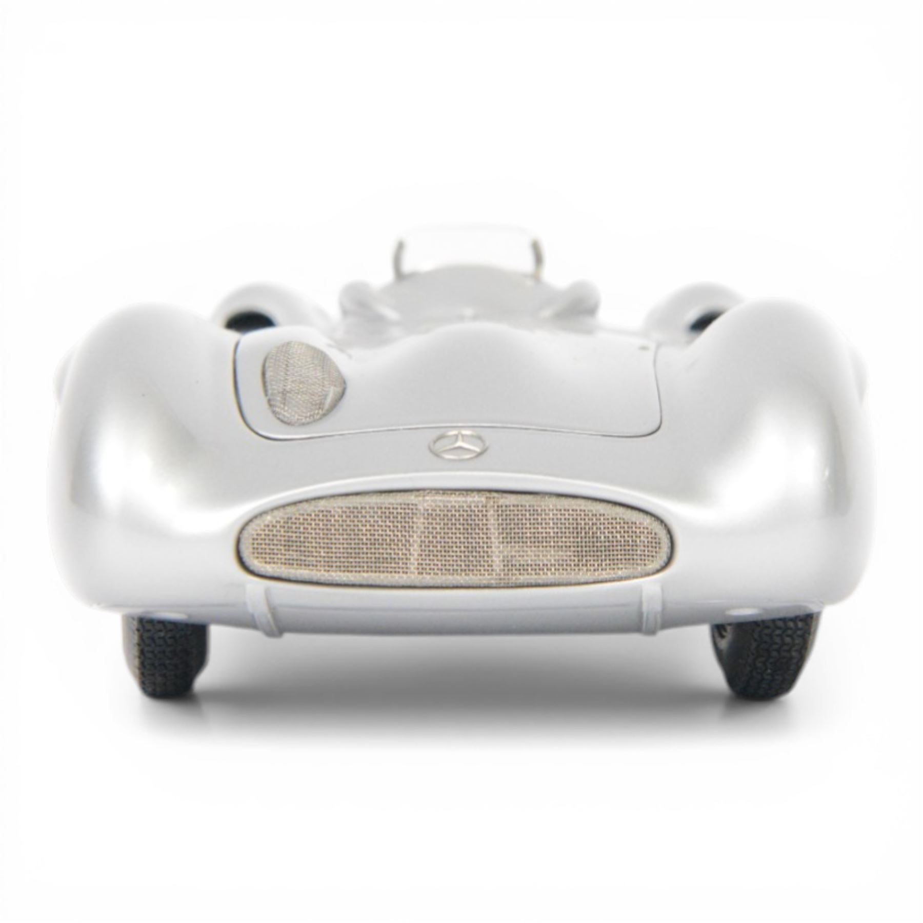 CMC 1:18 scale diecast model car no.M044 Mercedes Benz W196R 1954/55 Streamliner Body in silver, boxed