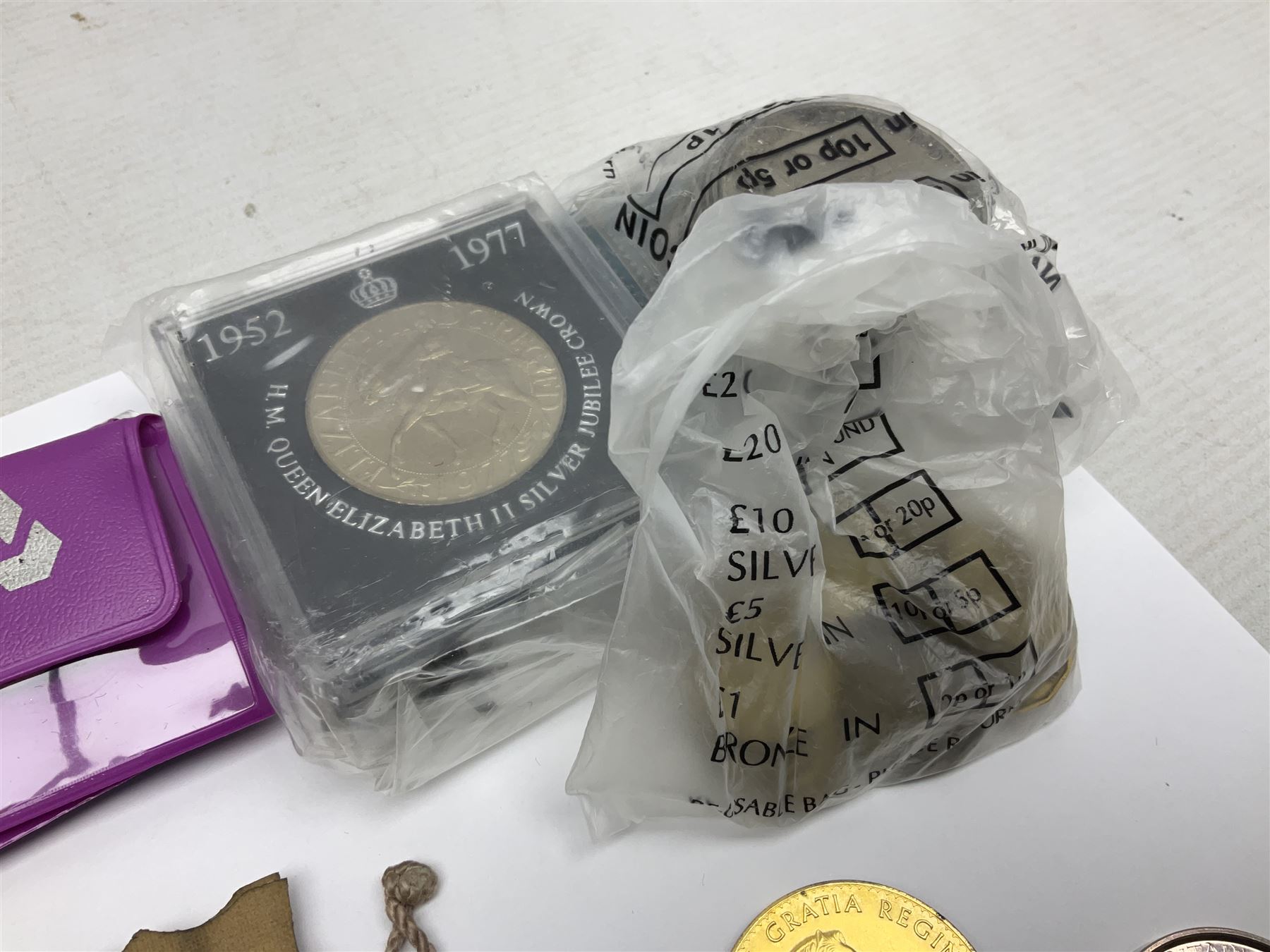 United States of America 1922 peace dollar, 1971 dollar coin, various commemorative crowns, commemorative medallions etc