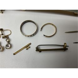 9ct gold and silver paste stone set ring, 9ct gold oddments and a collection of costume jewellery