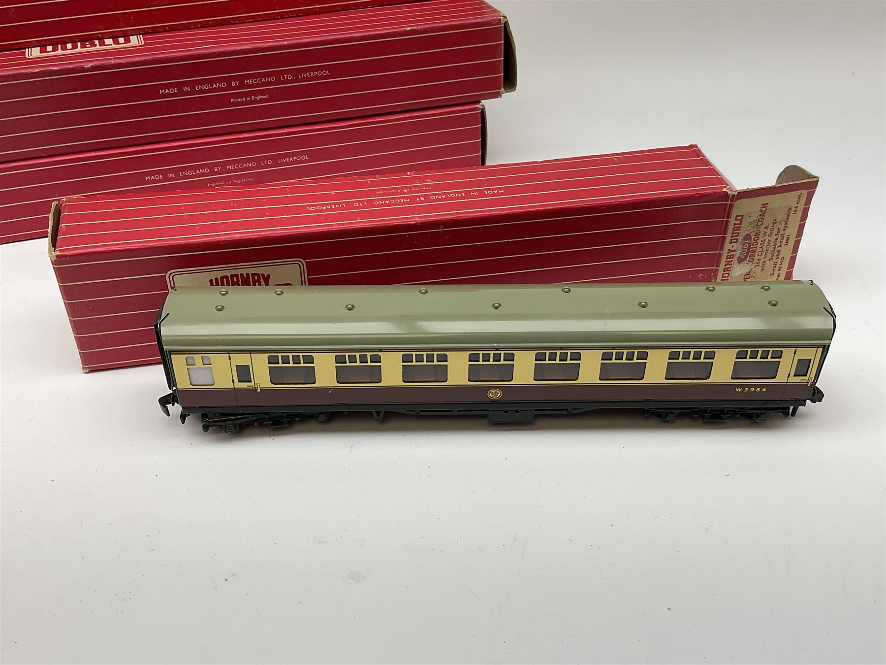 Hornby Dublo - eight coaches comprising 4047 Composite Restaurant Car W.R. (D20); 4049 Composite Restaurant Car B.R. Maroon; 4052 Corridor Coach 1st/2nd B.R.; 4061 Open Corridor Coach 2nd Class W.R.; 4062 Open Corridor Coach 1st Class B.R.; 4063 Ope Corridor Coach 2nd Class B.R.; and two 4078 Composite Sleeping Car B.R.; all in boxes (8)
