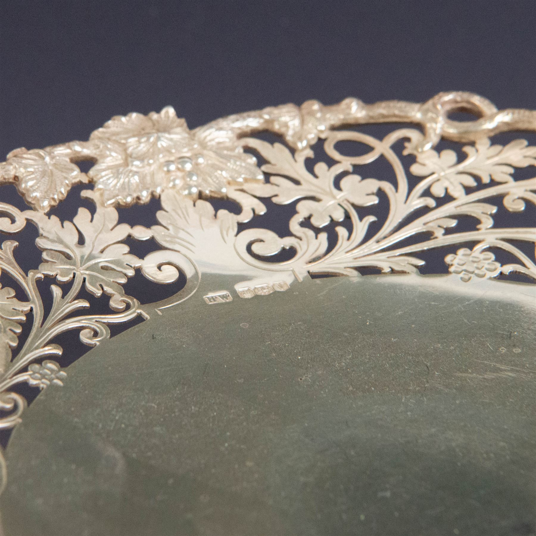 Pair of 1930s silver pedestal dishes, of circular form, the sides with pierced vine decoration, upon a domed pedestal foot, hallmarked Lee & Wigfull, Sheffield 1938, D21cm, H6cm