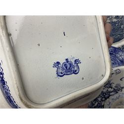 Large collection of blue and white ceramics, to include Spode Italian pattern with blue mark, Wood and Sons Yuan, pickle dish, Delft style etc, dinner plates, tea wares, bowls etc in six boxes