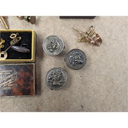 9ct gold jewellery oddments, together with a pair of silver blue john cufflinks, three buttons/studs, and other costume cufflinks and studs