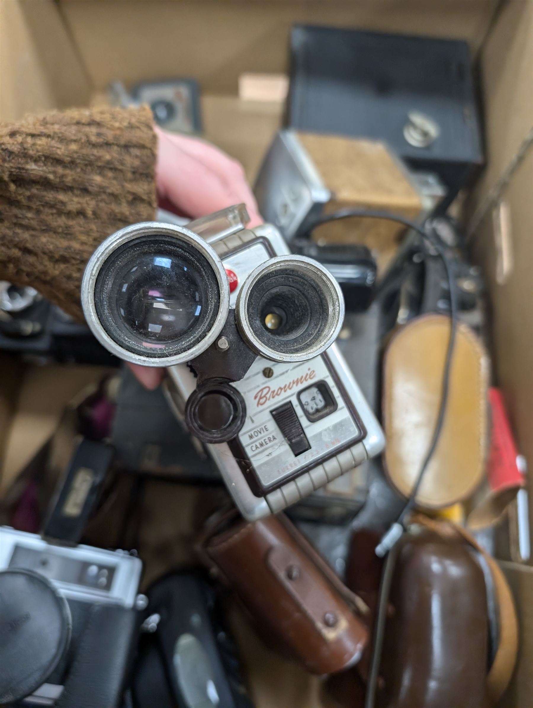 Collection of vintage cameras, including Minolta Hi-Matic 7S, No.2 C. Ensignette Deluxe, Zeiss Ikon etc