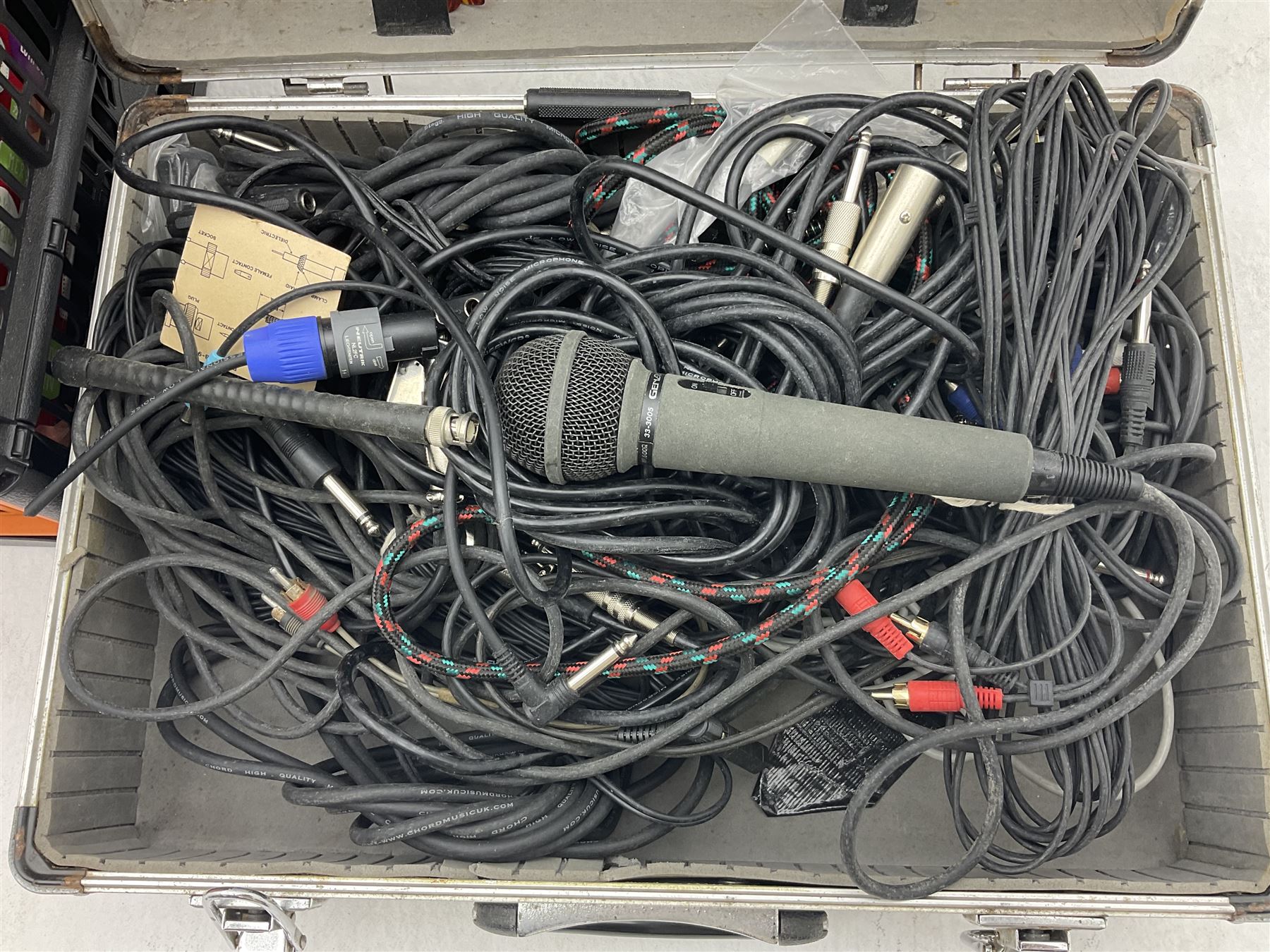 Alesis SR-16 drum machine, Neewer 48V phantom power supply, microphone stand, Genexxa microphone, quantity of jack to jack cables and other similar items