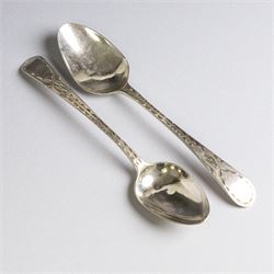 Twenty-one silver teaspoons, comprising set of six 1920s coffee spoons, set of three Kings pattern teaspoons, etc, all hallmarked