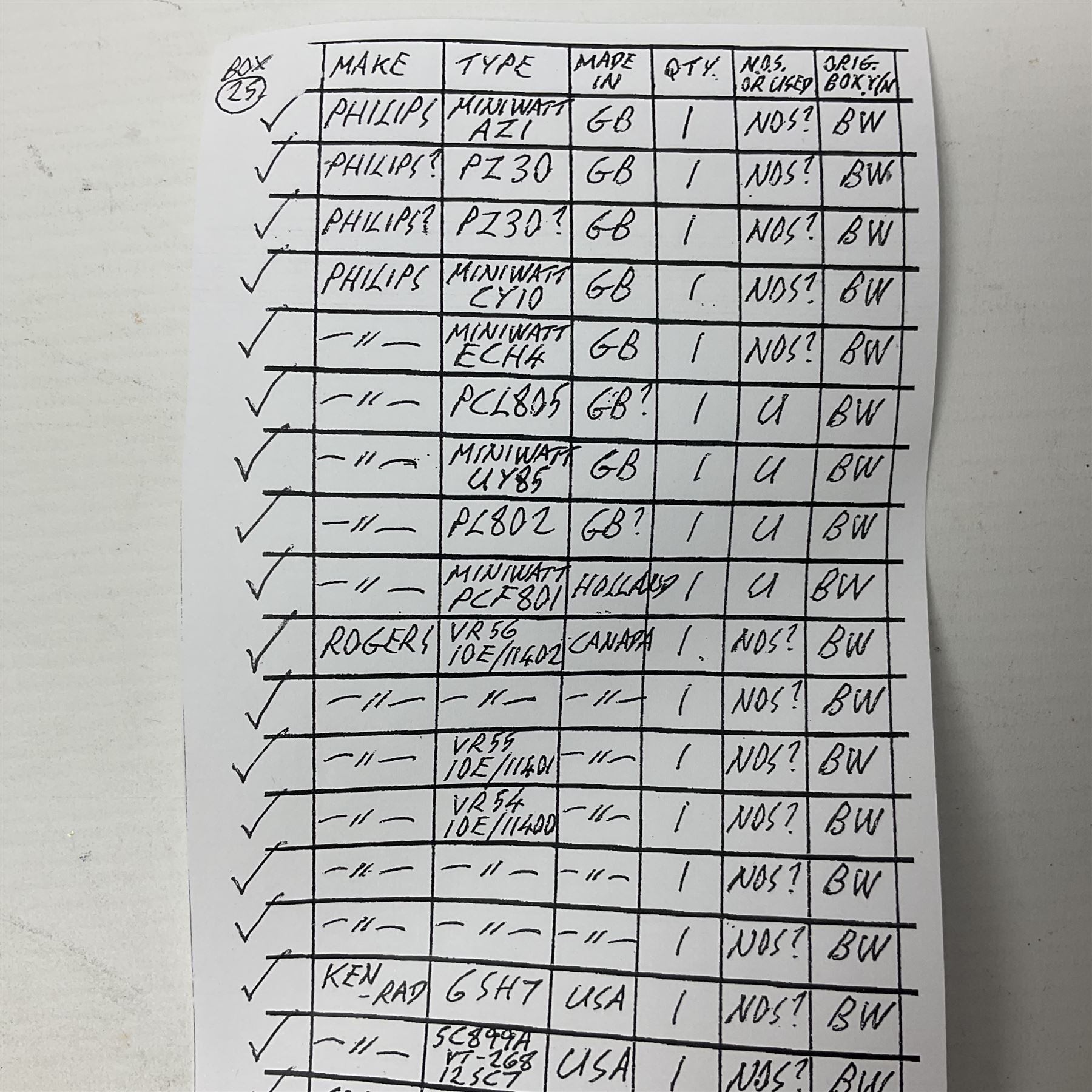 Collection of Philips, Rogers, Ken Rad and Solus, thermionic radio valves/vacuum tubes, including PZ30, PY800, U26, 30LI, approximately 30