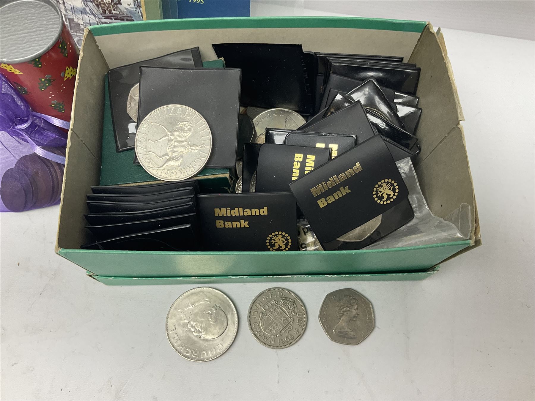 Great British and World coins and banknotes, including United Kingdom 1985 brilliant uncirculated coin collection, two 1995 brilliant uncirculated two pound coins in card folders, commemorative crowns, King George VI 1951 Festival of Britain crowns in card cases, United States of America 1964 Kennedy half dollar, two Switzerland 1966 five franc coins, five German 1972 commemorative coins, Euro banknotes, Bank of England Somerset one pound 'DU27', Japanese banknotes etc