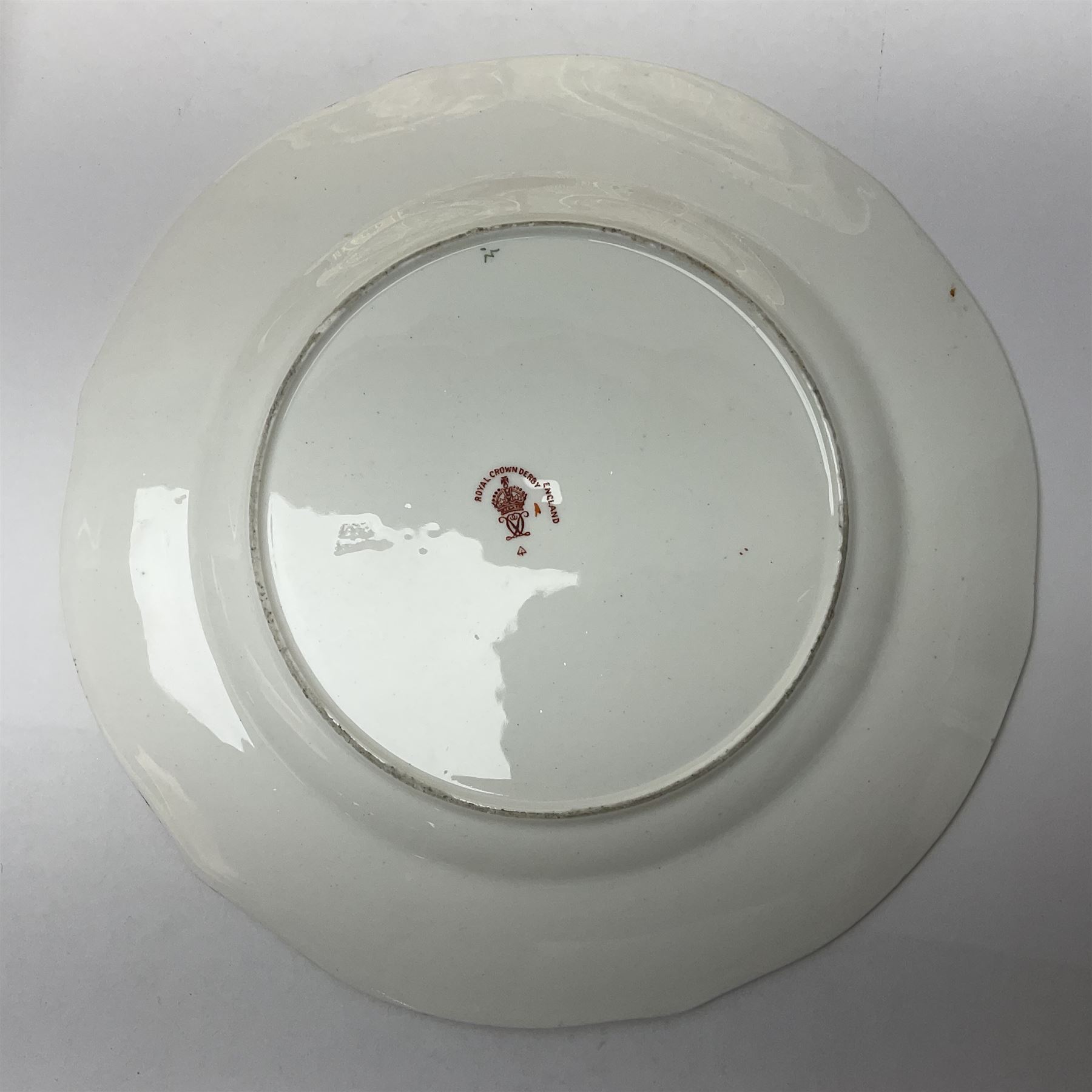 20th century Royal Crown Derby Imari 1128 pattern plates, comprising four side plates and three smaller examples, with printed and painted marks beneath, including illustration date codes for 1918 and 1920, and Roman numeral date code for 1979, larger examples D18cm, smaller D15cm, (7)
