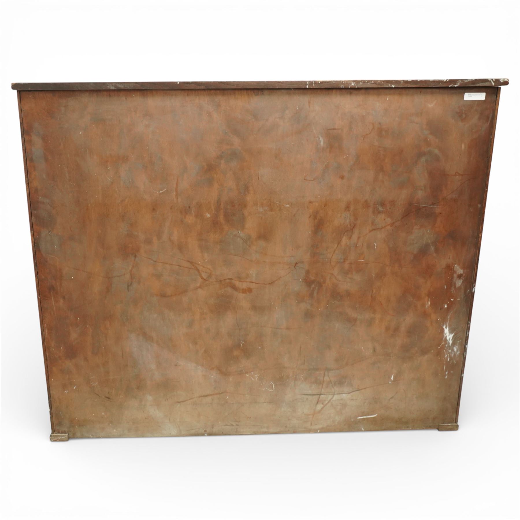 Mid 20th century oak chest of drawers, rectangular top with gently rounded front edge over four graduating drawers fitted with recessed ribbed wooden handles, plain drawer fronts, raised on an integral plinth base