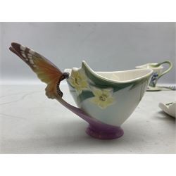Five Franz teacups and saucers comprising Hummingbird FZ00129, Bluebell FZ00875, Dragonfly FZ00028, Butterfly XP1693 and Daisy FZ00793, together with Hummingbird spoon, all boxed (6)