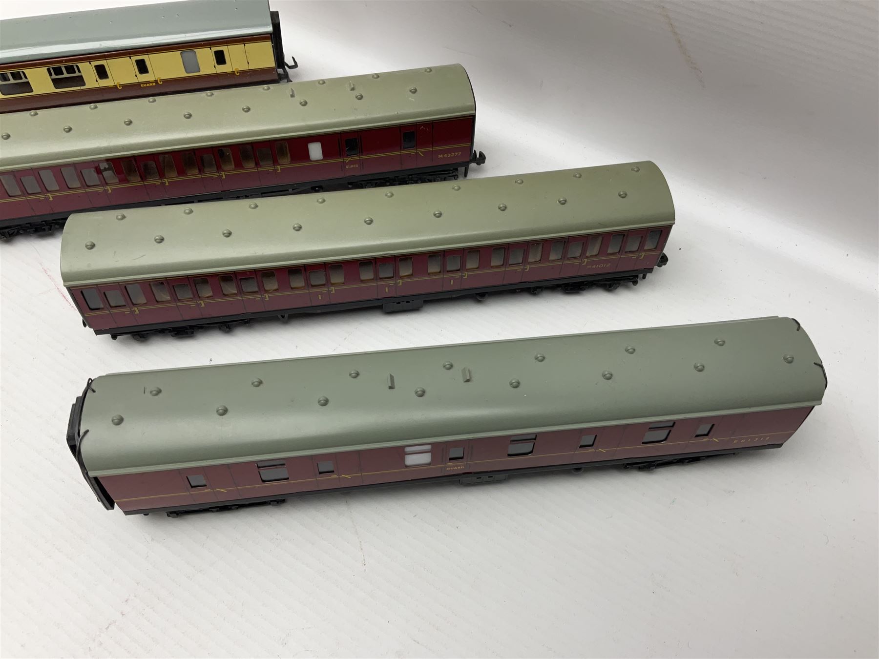 Hornby Dublo - ten passenger coaches including BR Mk.I Suburban Stock, BR Mk.I Passenger Coaches and All Brake and Stanier Stock; all unboxed (10)