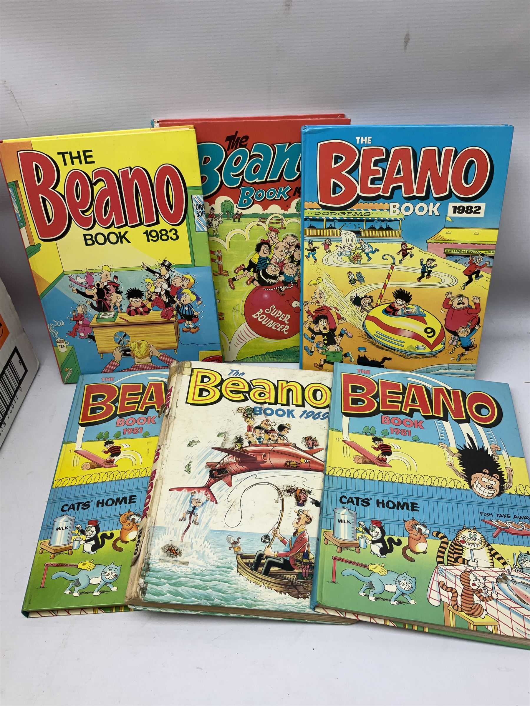 Ekco transistor portable radio, Kodak Brownie Cresta camera in case, Castle & Co Hull binoculars in case, 1970s and later annuals to include Beano, 1926 The Picture Show annual, silver-plate etc