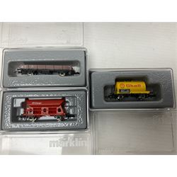 Marklin 'Z' gauge Mini-Club - Track Set-T1; part box No.8500 track; six goods wagons Nos.8610, 8611, 8622, 82271, 82351 & 82373; and a passenger coaches No.87335; all boxed (9)