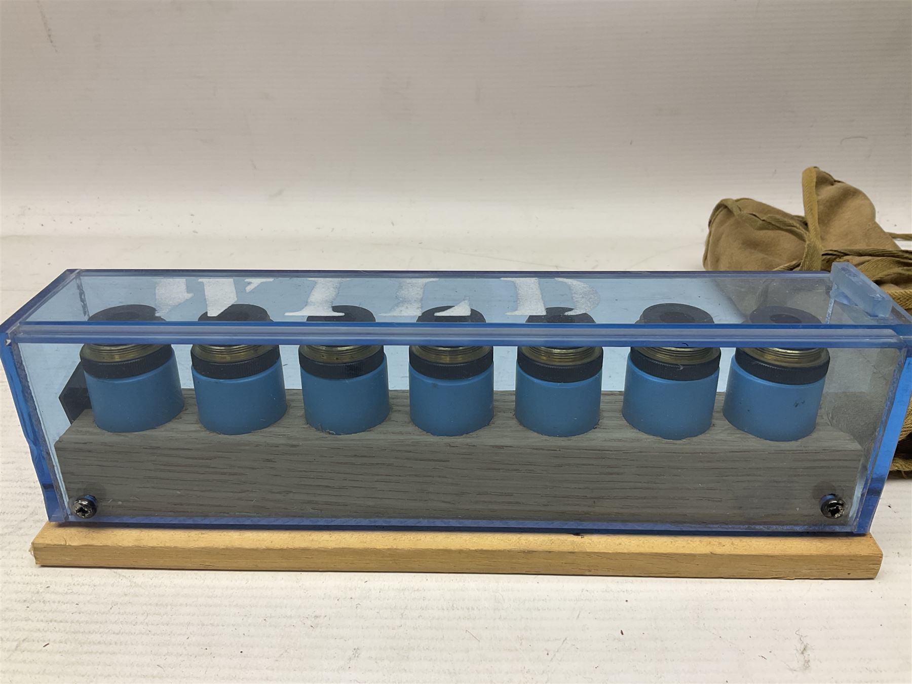 Large collection of microscope lenses, for various microscopes 