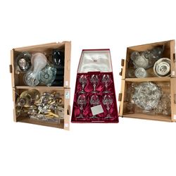 Silver plate mounted claret jug, together with set of six Cristallerie Zwiesel wine glasses and other collectables in four boxes 
