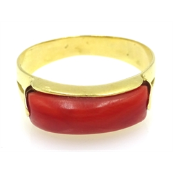  18ct gold coral ring, stamped 750  