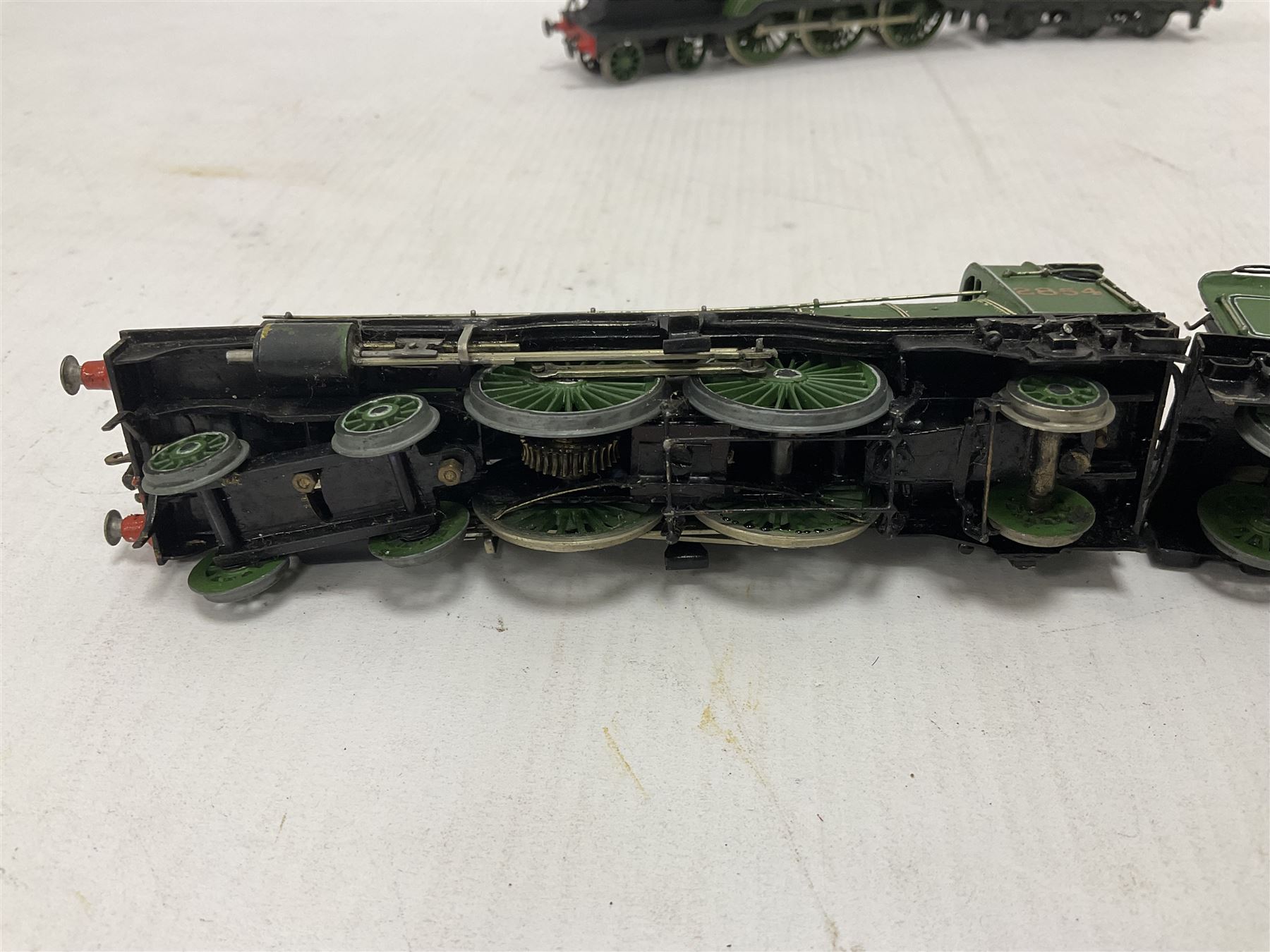 ‘00’ gauge - four kit built steam locomotive and tenders comprising Class C10 4-4-2 ‘Midlothian’ no.9875 in LNER green; Class D29 4-4-0 ‘Ivanhoe’ no.9339 in LNER green; Class B19 4-6-0 ‘Sir Sam Fay’ no.5423 in LNER green; Class C1 4-4-2 no.2854 in LNER green (4) 