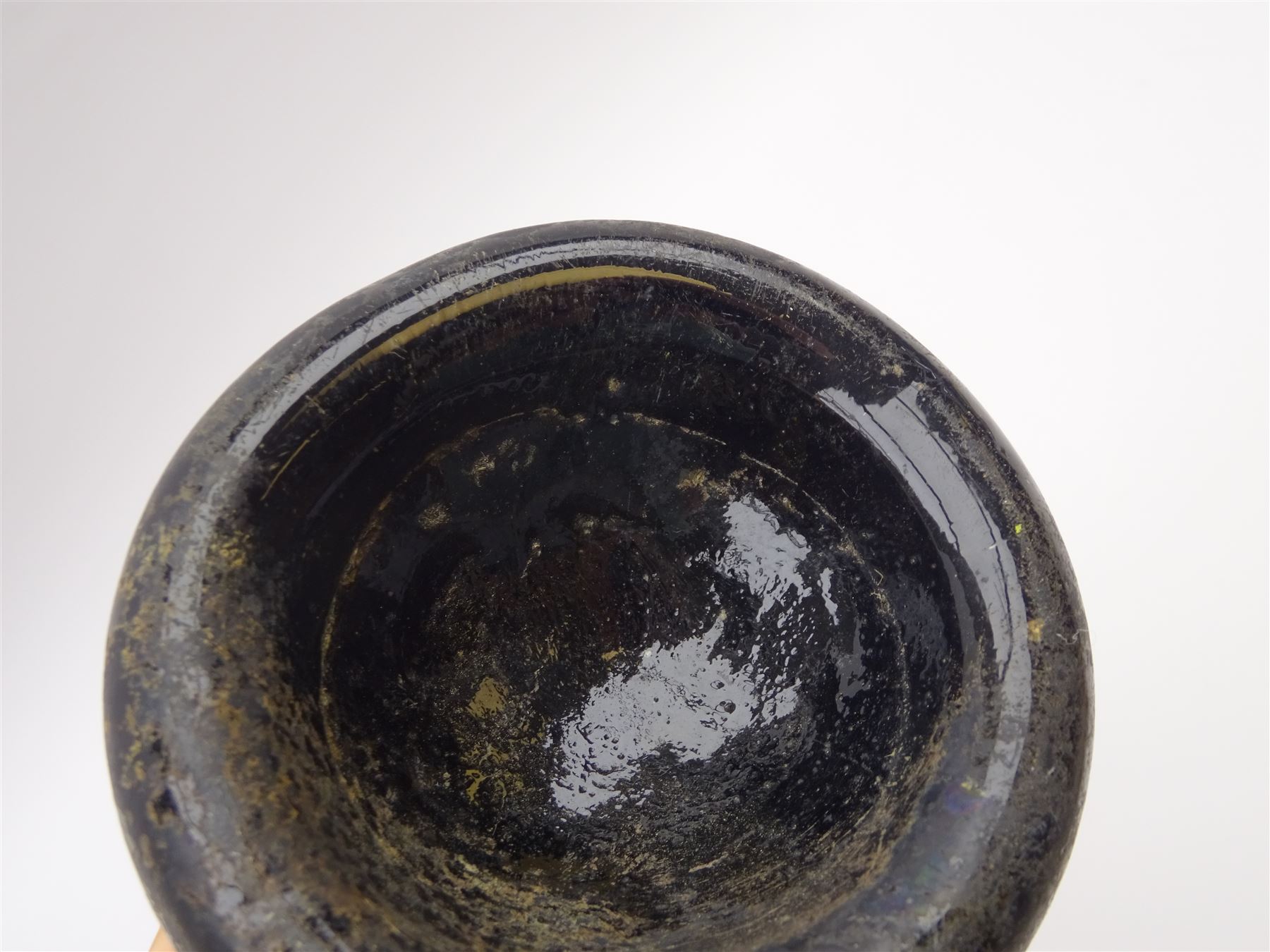 18th century green glass bottle, of onion form, H15cm, together with an 18th century green glass wine bottle, with seal depicting a boar beneath a crown, probably the Edgcumbe Crest, H27cm