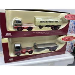 Eddie Stobart - Corgi 75403 Leyland DAF Curtainside lorry as issued in perspex display box; and five Lledo Trackside models including ES1002 two-piece tin-plate depot with AEC Platform lorry, DG150005 Foden S21 Sheeted Trailer, DG186001 ERF LV Flatbed Trailer, DG175002 Scammell Handyman Platform Trailer and DG17606 Leyland 8-Wheel Dropside; all boxed (6)
