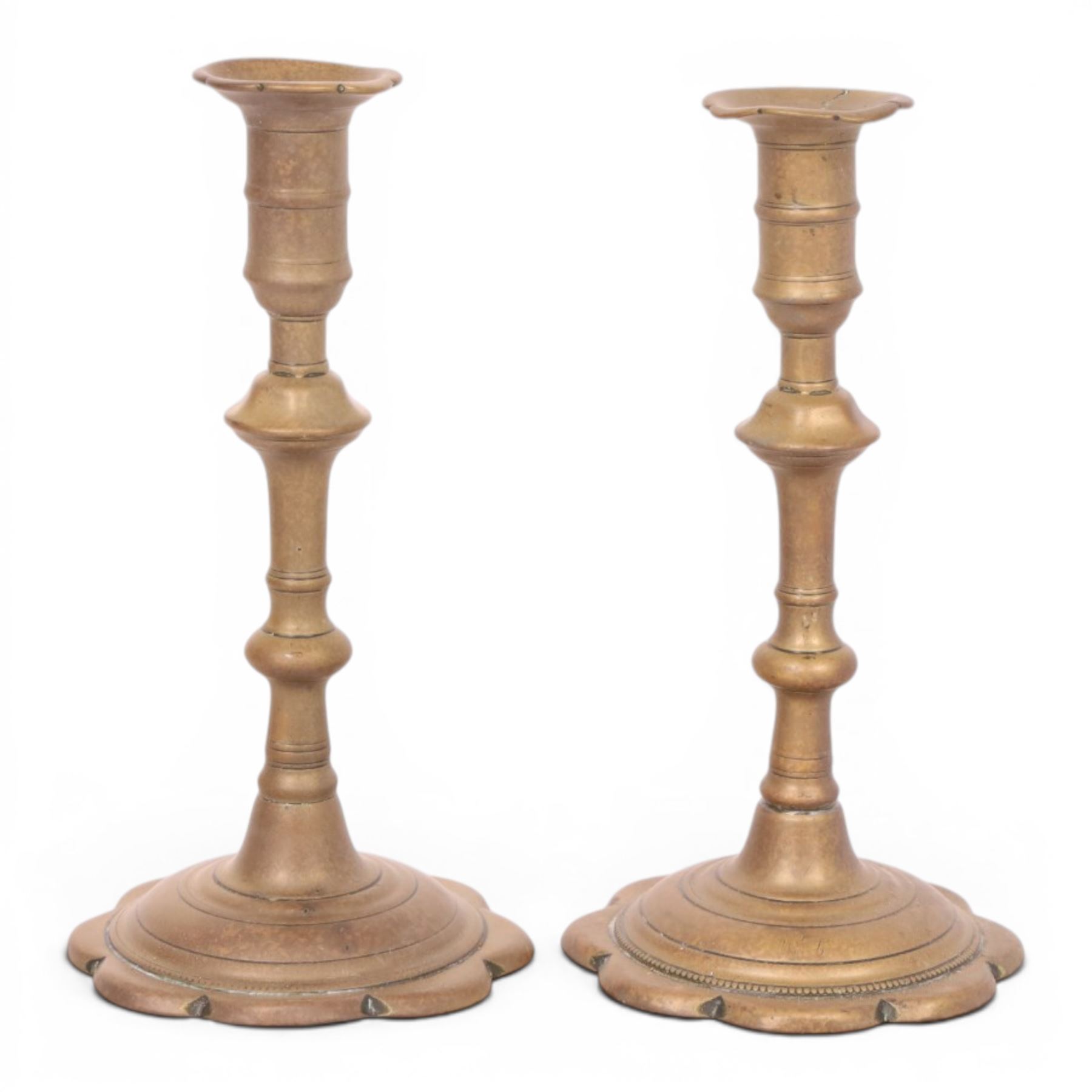 Pair of Edwardian English brass candlesticks with knop stem with petal base, H22cm
