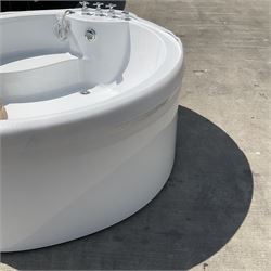 Fibreglass circular bath with accessories  - THIS LOT IS TO BE COLLECTED BY APPOINTMENT FROM DUGGLEBY STORAGE, GREAT HILL, EASTFIELD, SCARBOROUGH, YO11 3TX