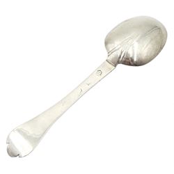 William & Mary silver Trefid spoon with rattail bowl, bottom stuck, hallmarked Thomas Hebden, Hull, circa 1689, L18.7cm, approximate weight 1.28 ozt (40 grams)