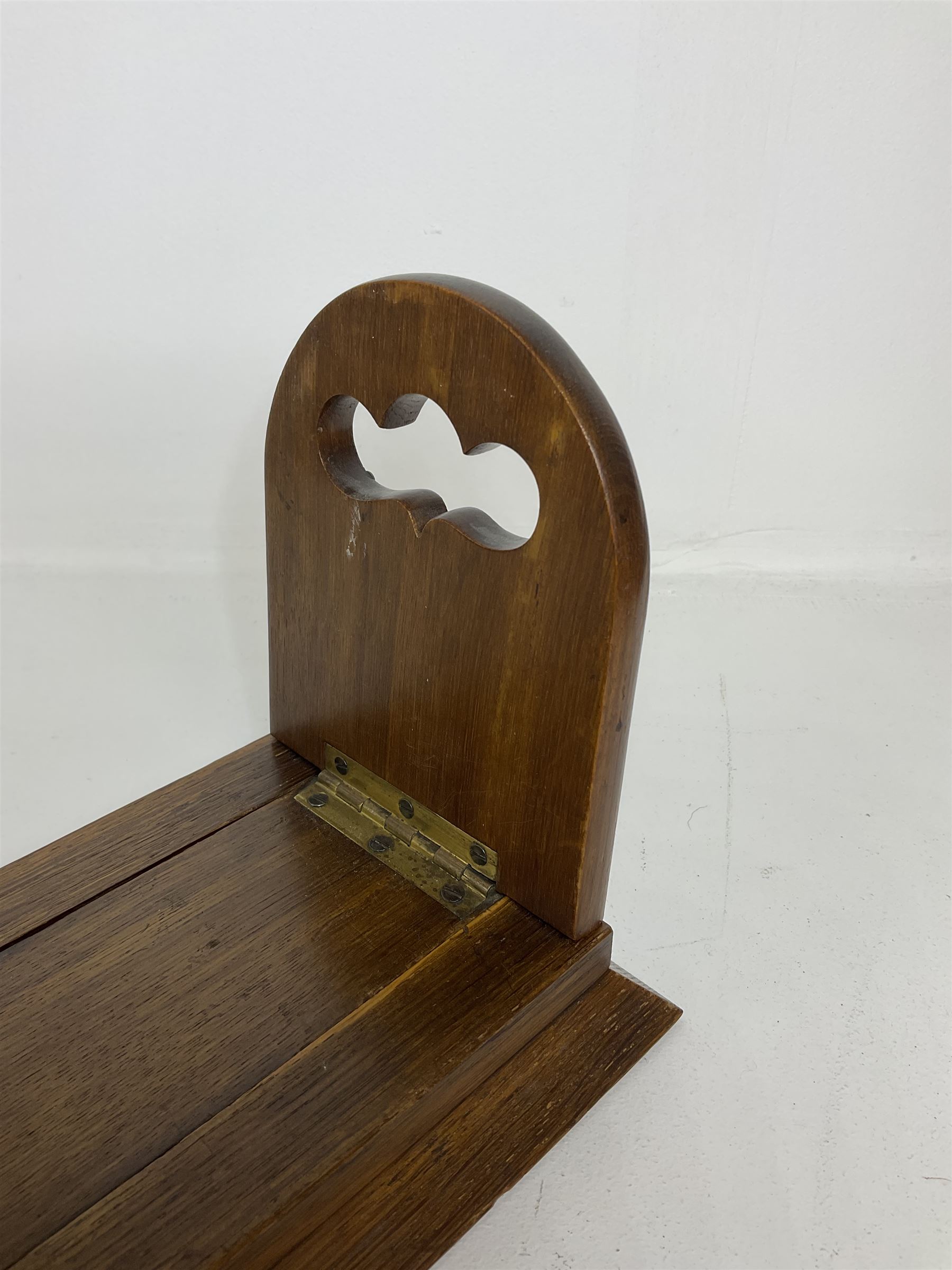 Victorian Betjemann oak book slide, of typical form, the curved hinged and sliding supports with mounted brass Gothic strapwork, stamped Betjemann's Patent 18026, H16.5cm W34cm D15cm