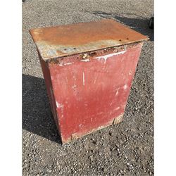 'Lay test' Bibby storage bin. - THIS LOT IS TO BE COLLECTED BY APPOINTMENT FROM DUGGLEBY STORAGE, GREAT HILL, EASTFIELD, SCARBOROUGH, YO11 3TX