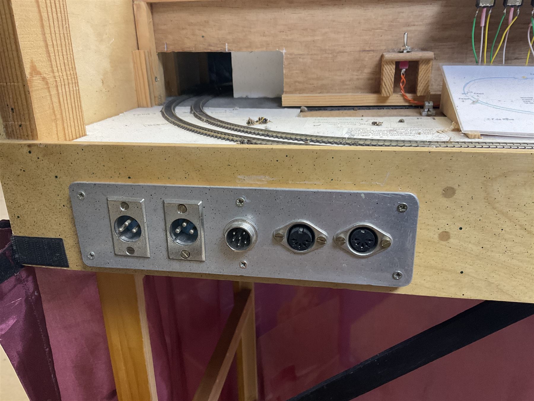 'Z' gauge continental scenic layout with folding legs, various loops of track and sidings with overhead cables, buildings including water tower, tunnels, roads with motor vehicles and figures, trees, haven with boats, backdrop diving wall hiding control units 150 x 50cm