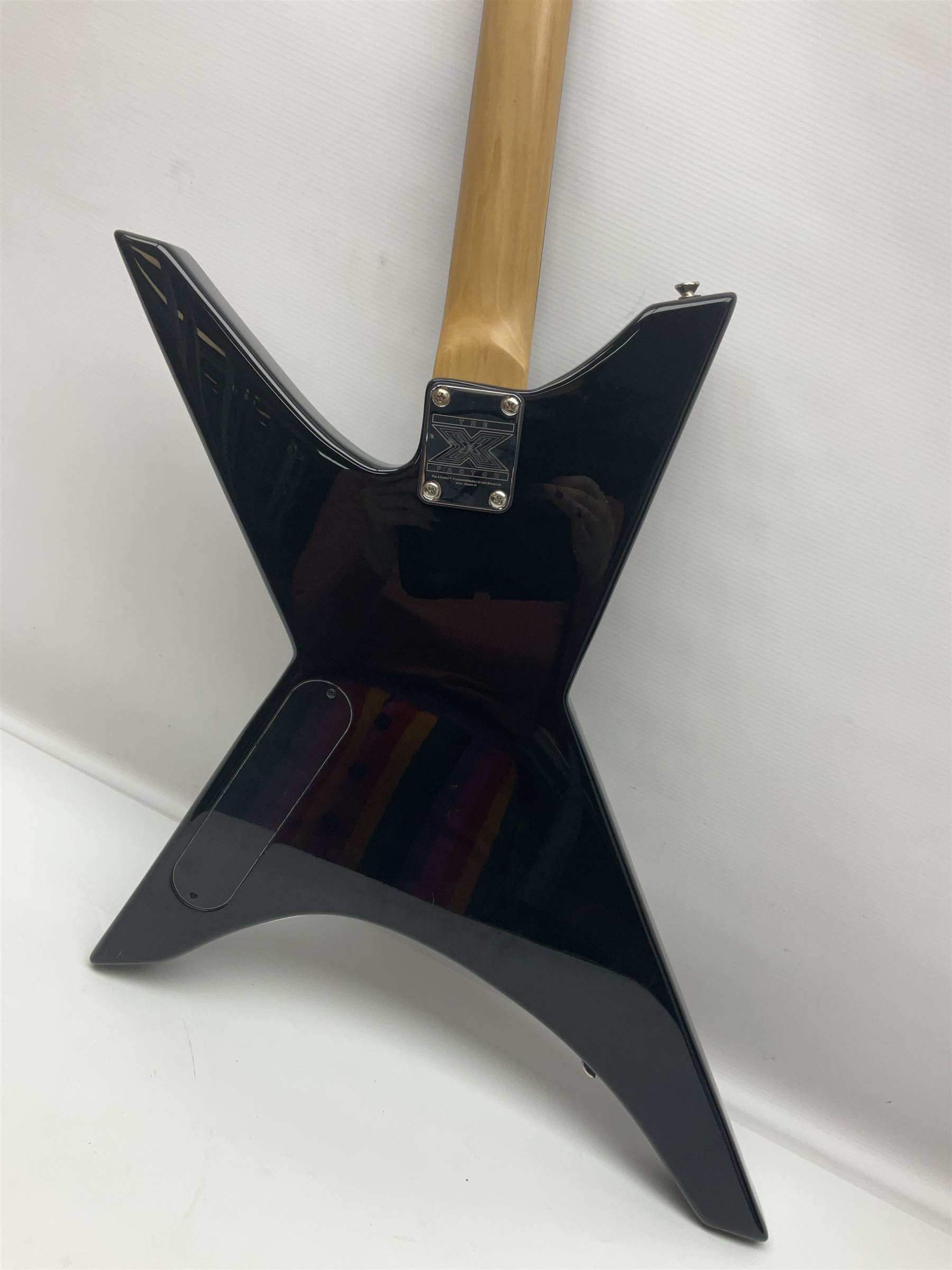 Jaxville X-Factor six-string electric guitar with three-tone X-shaped body L116cm overall.