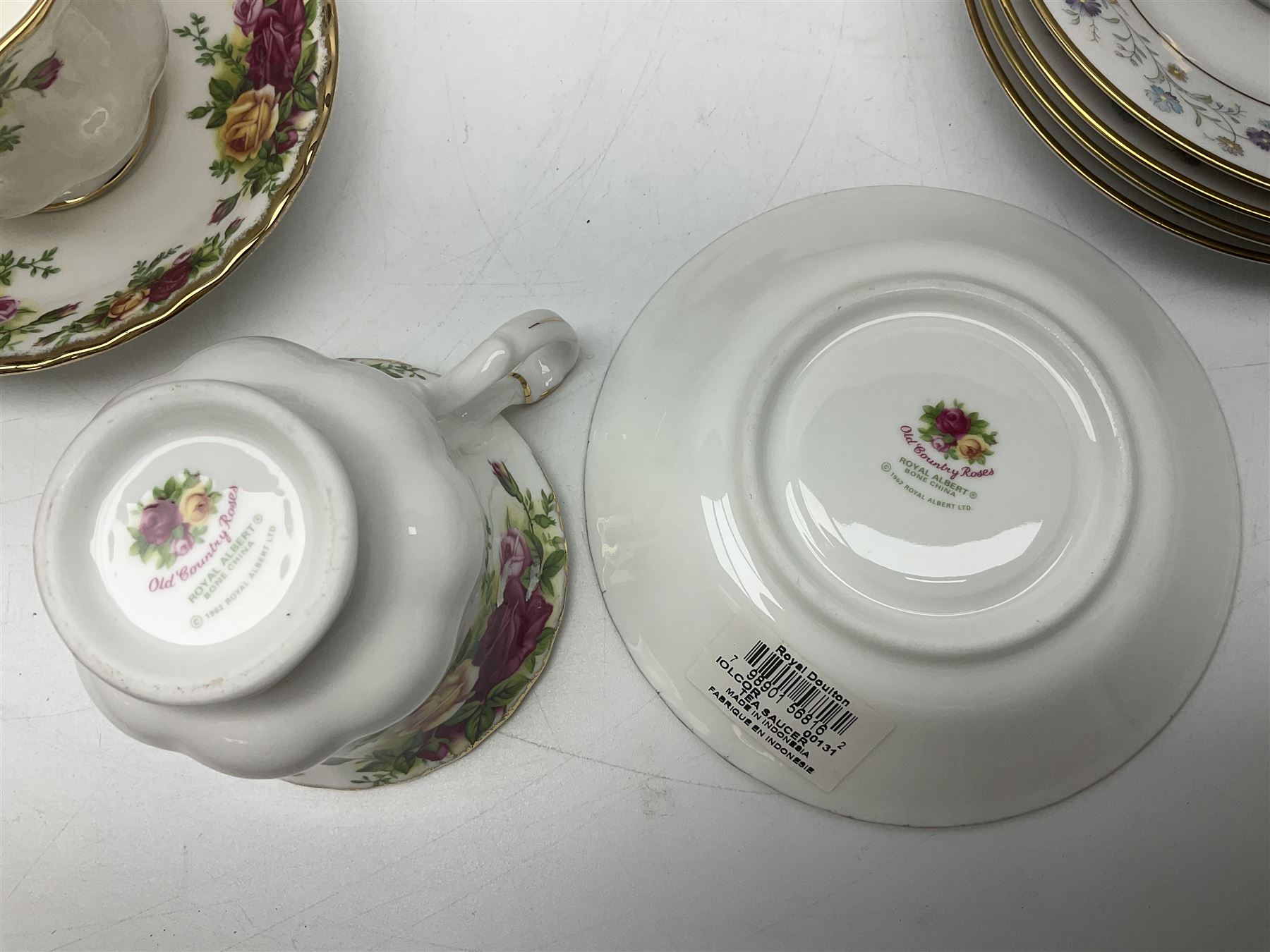 Royal Albert Old Country Roses pattern dinnerwares, to include four dinner plates, four cups and saucers etc, together with Noritake tea service 