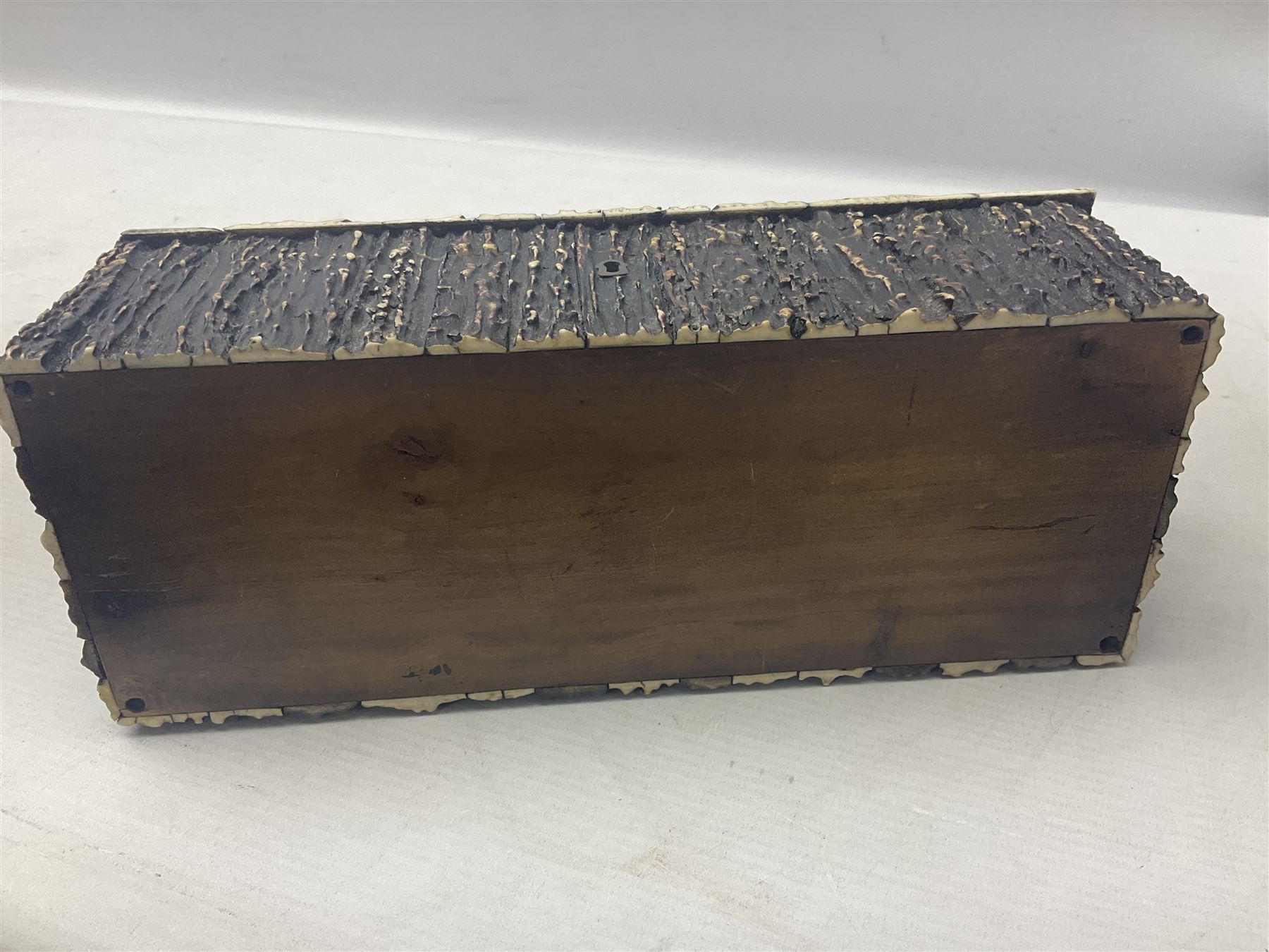 19th century elk horn and cedar wood box, with carved finial, H12cm, L27cm