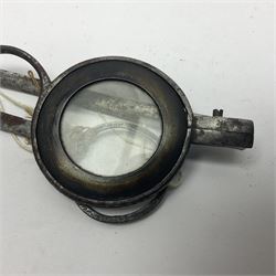 Pair of 18th century horn and steel rimmed spectacles, arm L10.5cm, rim D3.5cm