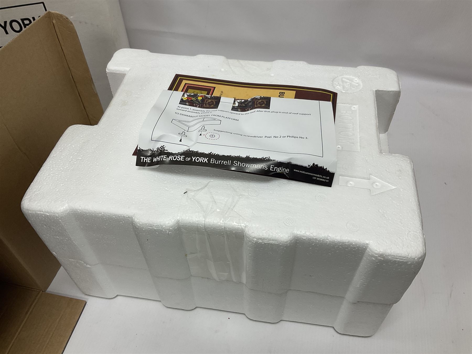 Midsummer Models 1:24 scale model Burrell Showman’s Engine No.2804 ‘The White Rose of York’ limited edition 856/999, with certificate of authenticity and original boxes 