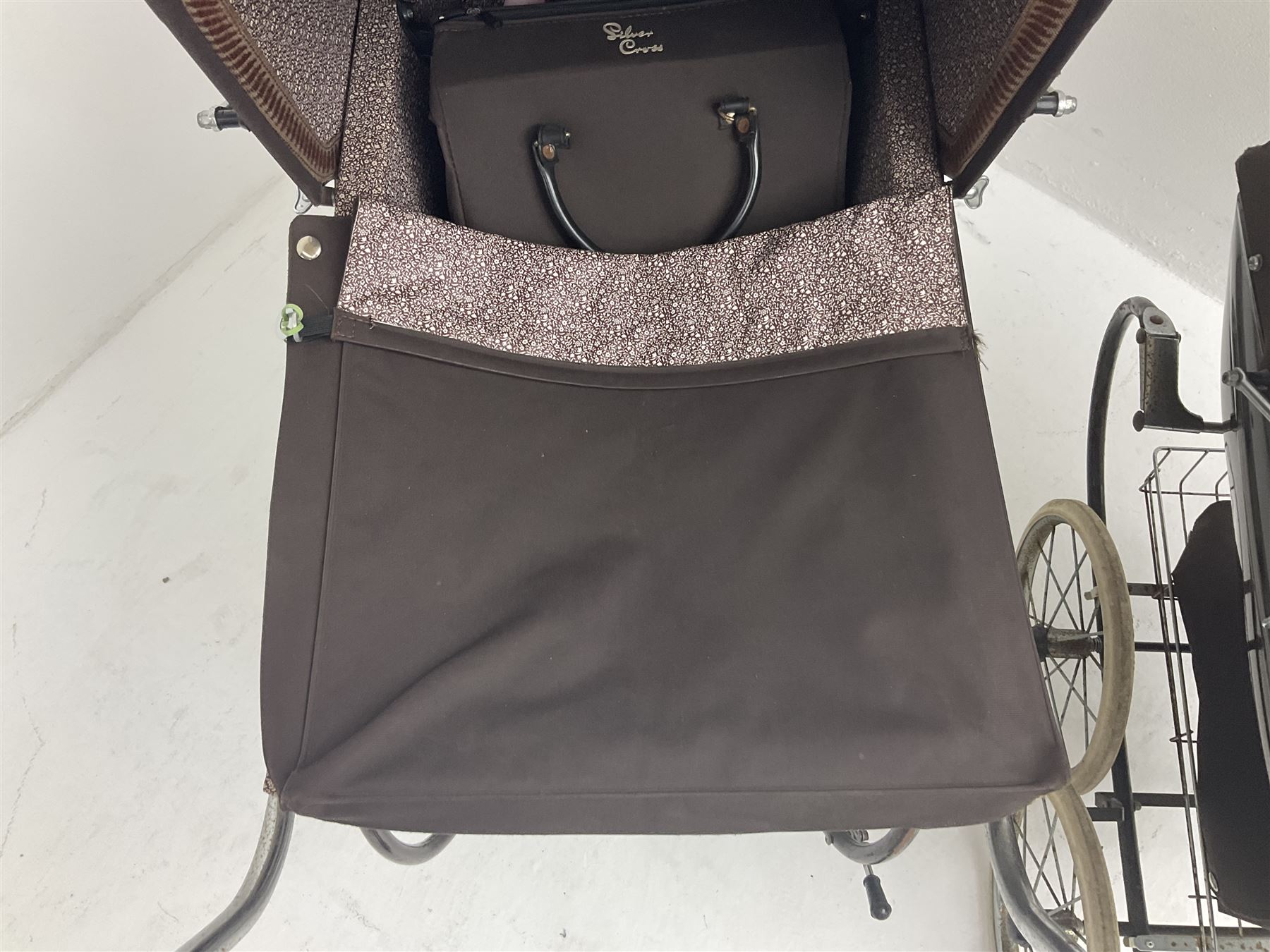 Pair of 1980s Silver Cross brown coach built dolls prams; each with folding canopy and apron, tubular framework with suspension, spoked wheels with brake and luggage rack and separate matching shopping bag L93cm