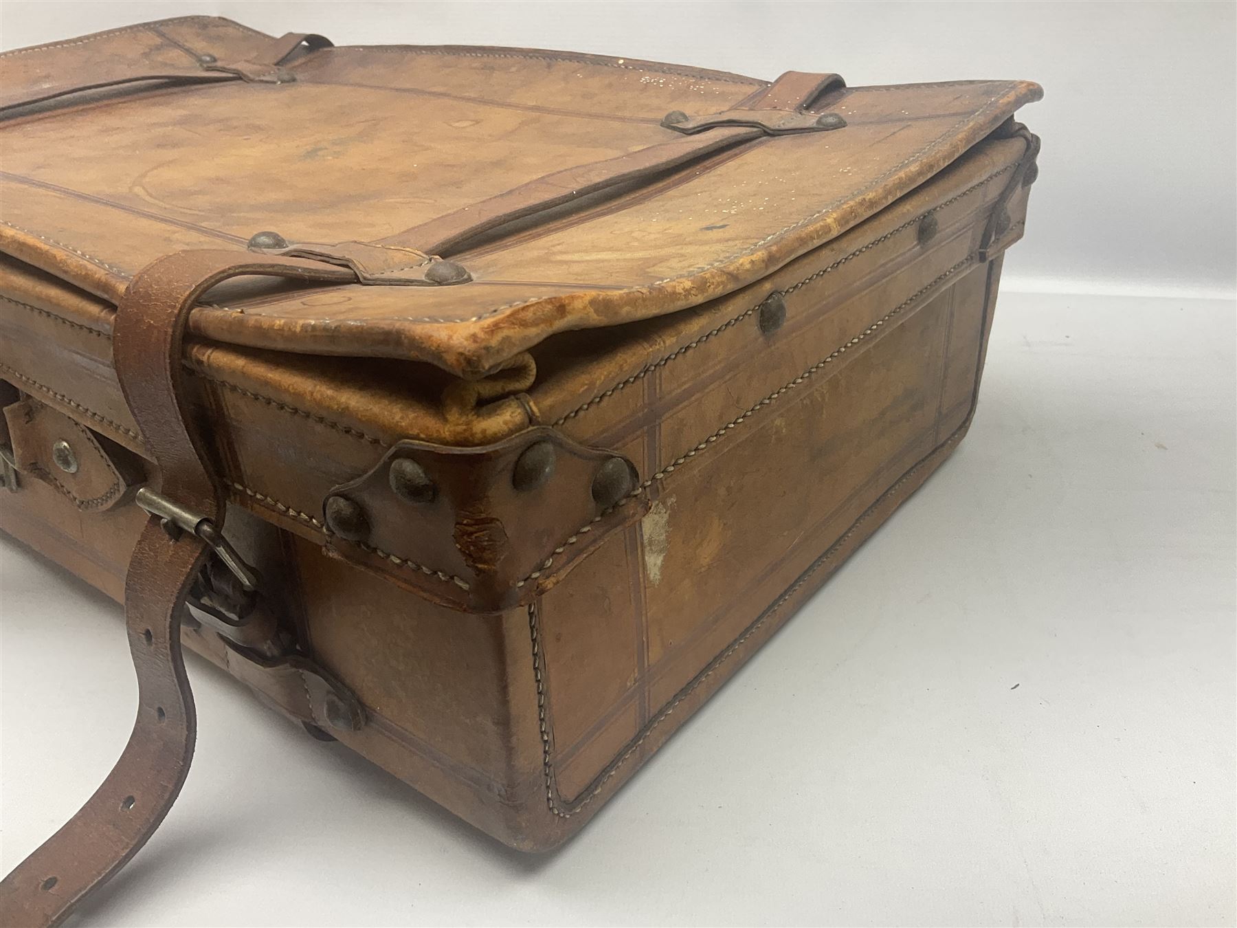 Late 19th/early 20th century stitched and studded leather portmanteau type suitcase with expanding lid and straps, L61cm