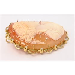  Cameo brooch in 18ct gold surround set with twelve diamonds, stamped 750 length 5cm  