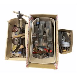 Vintage tools and parts to include wooden smoothing planes, Marples and Record planes, leather cased tape measures, hand drills etc in three boxes